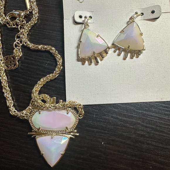 VGUC Kendra Scott Custom Gold and White Iridescent Necklace & Earrings - Picture 3 of 4